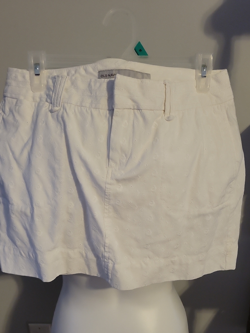Old Navy White Embroidered Eyelet Mini Skirt...size 6